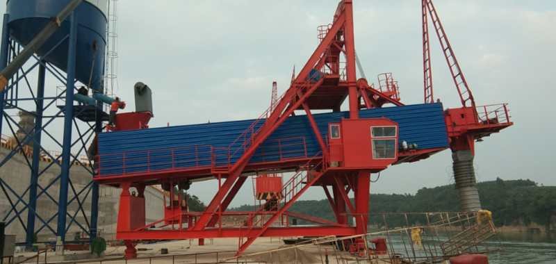 Cement ship loader