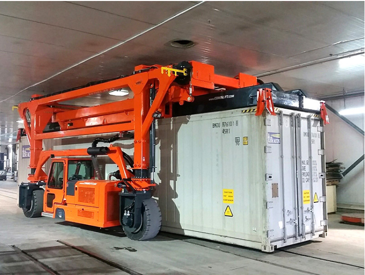 container straddle carrier 2